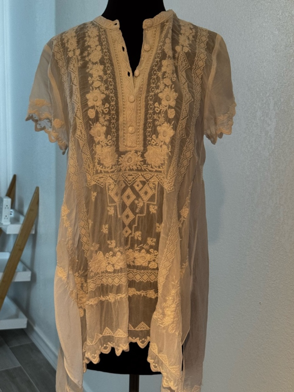 Johnny Was white tunic. Small